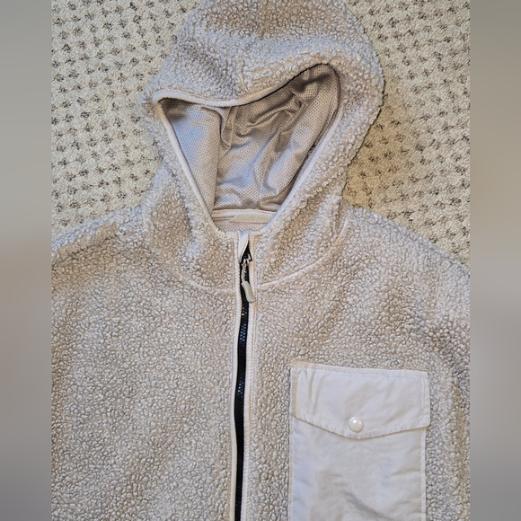 Old navy sherpa jacket with hood - Picture 3 of 7